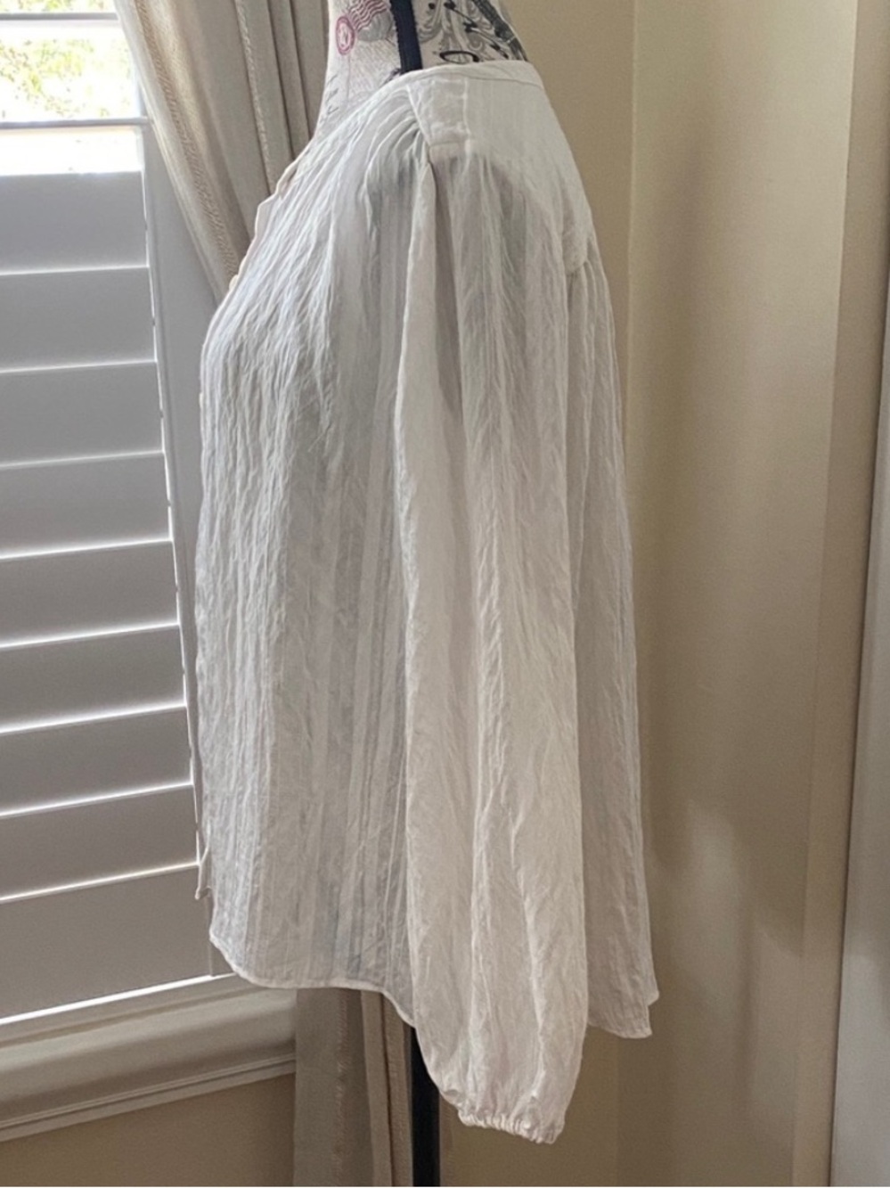 Ann Taylor White Crinkle Button Front Blouse Size Small Long Sleeve - Picture 4 of 10
